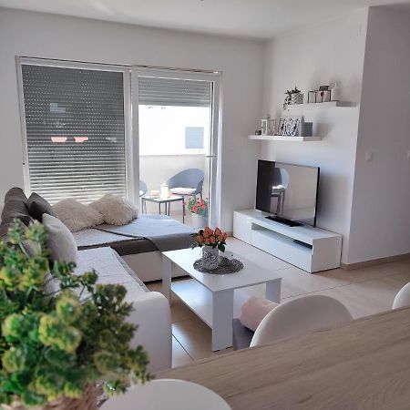 Appartement Nina à Pula Extérieur photo