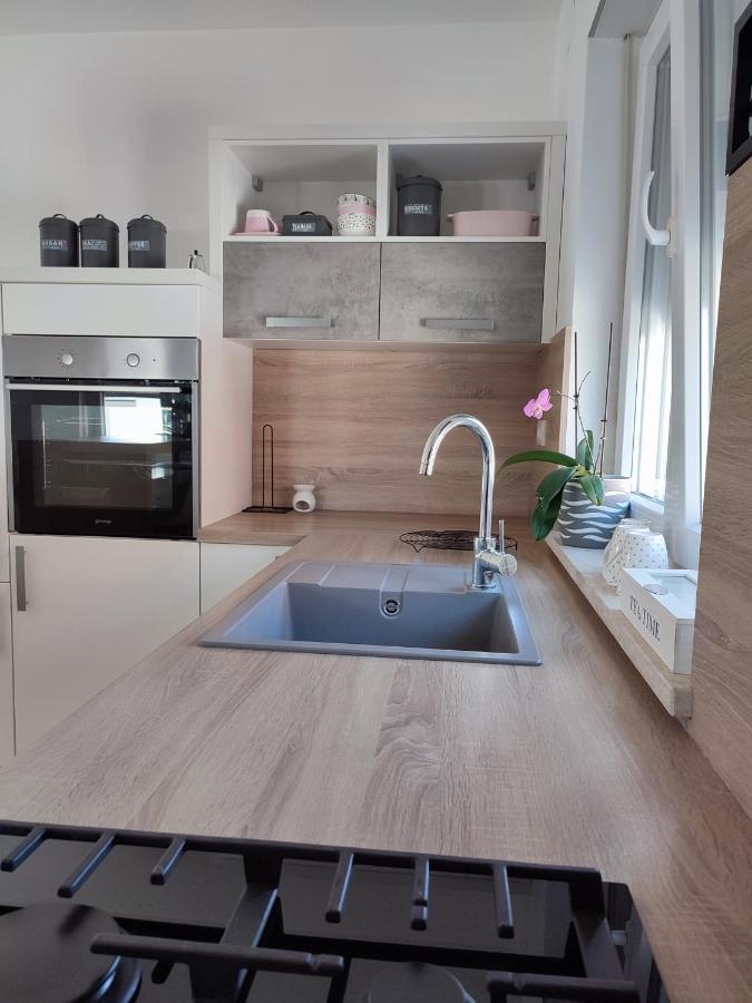 Appartement Nina à Pula Extérieur photo